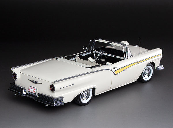 1957 Ford Fairlane 500 Skyliner