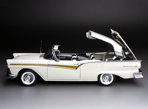 1957 Ford Fairlane 500 Skyliner